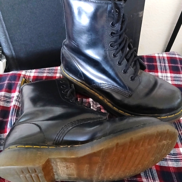 Doc Martin Boots - Picture 1 of 3
